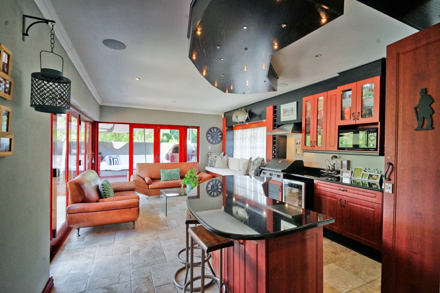 To Let 5 Bedroom Property for Rent in Beacon Bay Eastern Cape